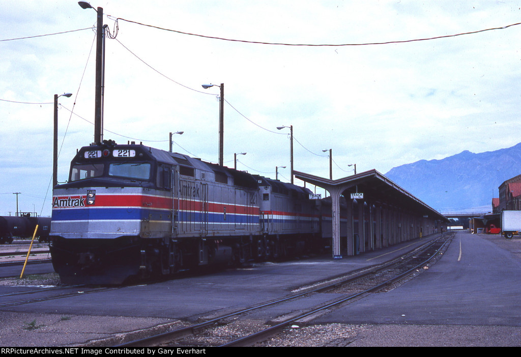 AMTK F40PH #221 - Amtrak